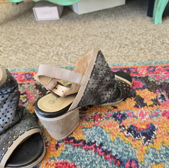 Unity InDiversity Sandals - Picture 3 of 4